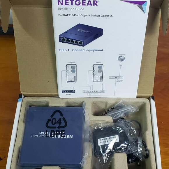 NEW GS105 NETGEAR PROSAFE 5 PORT GIGABIT DESKTOP SWITCH ETHERNET PLUG N PLAY - Picture 3 of 4